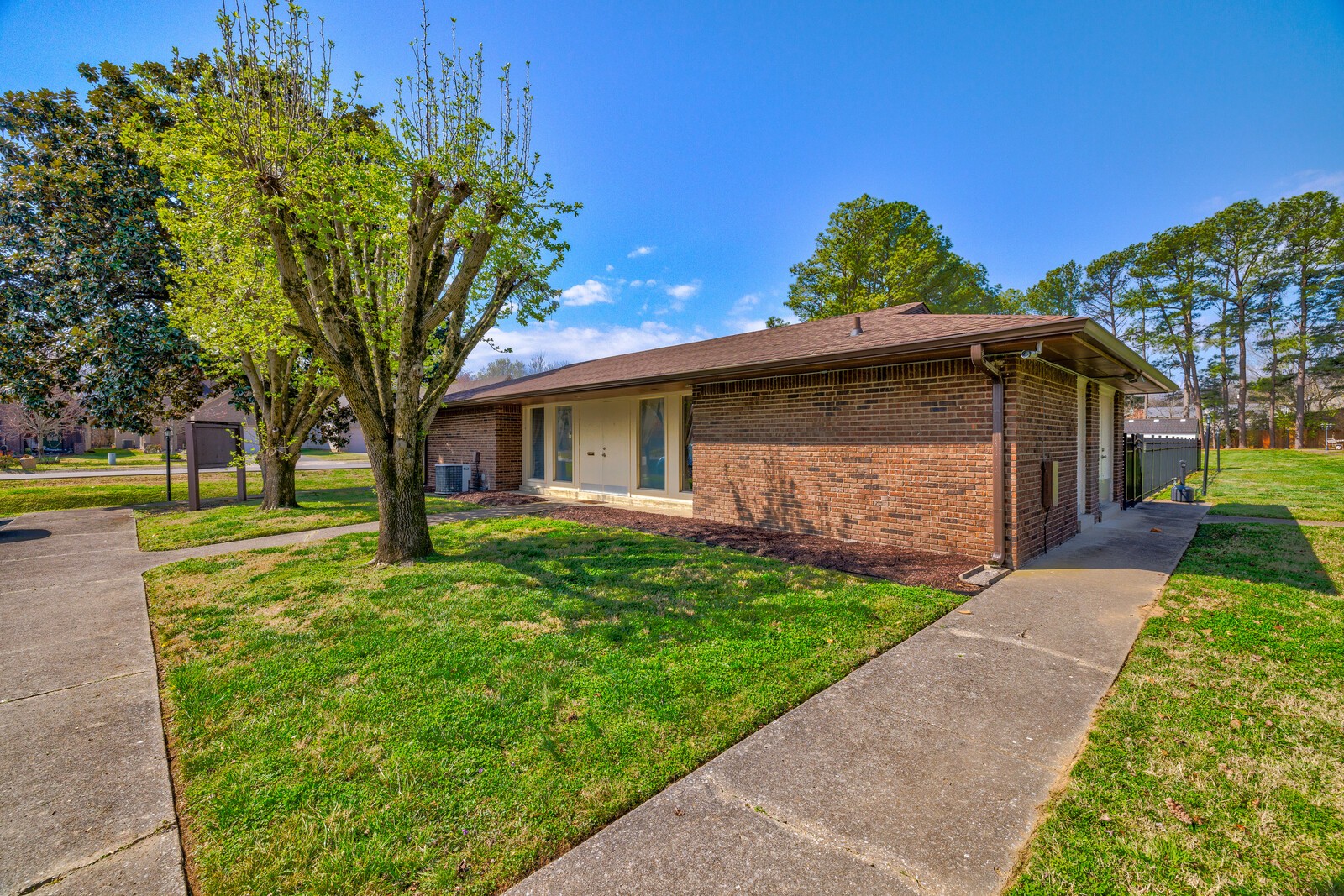 250 Donna Dr Unit: 2B