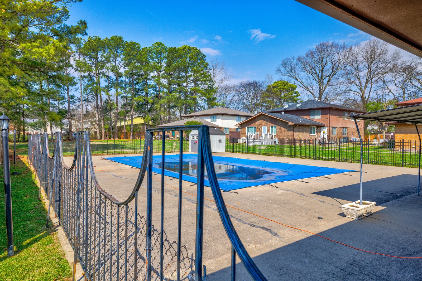 250 Donna Dr Unit: 2B