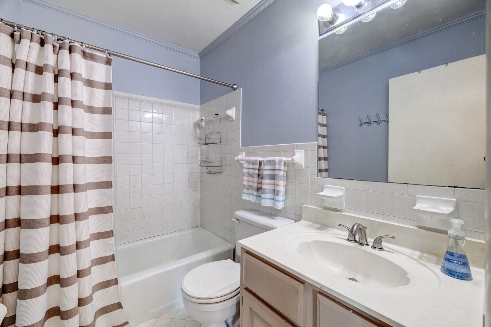 250 Donna Dr Unit: 2B