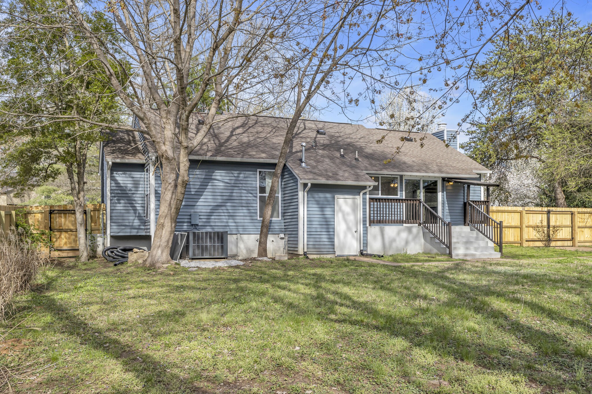 5925 New Hope Ct