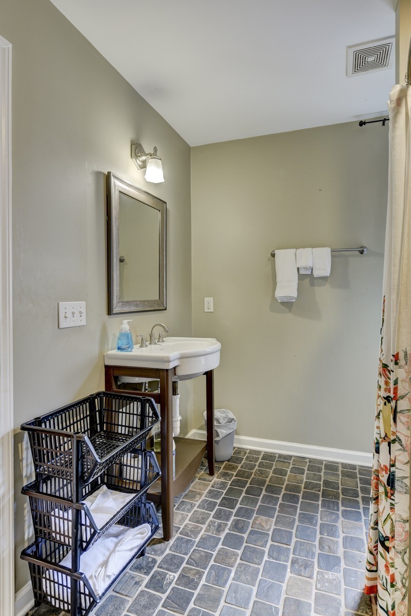 1709 6th Ave, N Unit: A