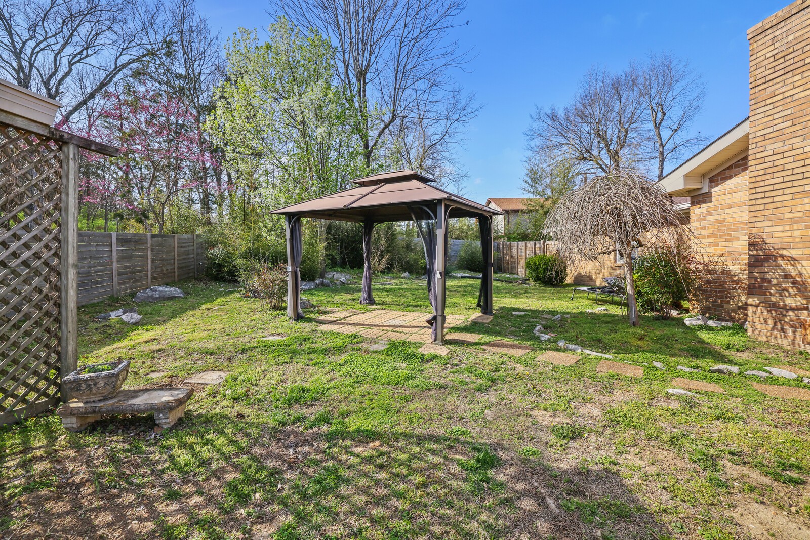 3736 Priest Lake Dr