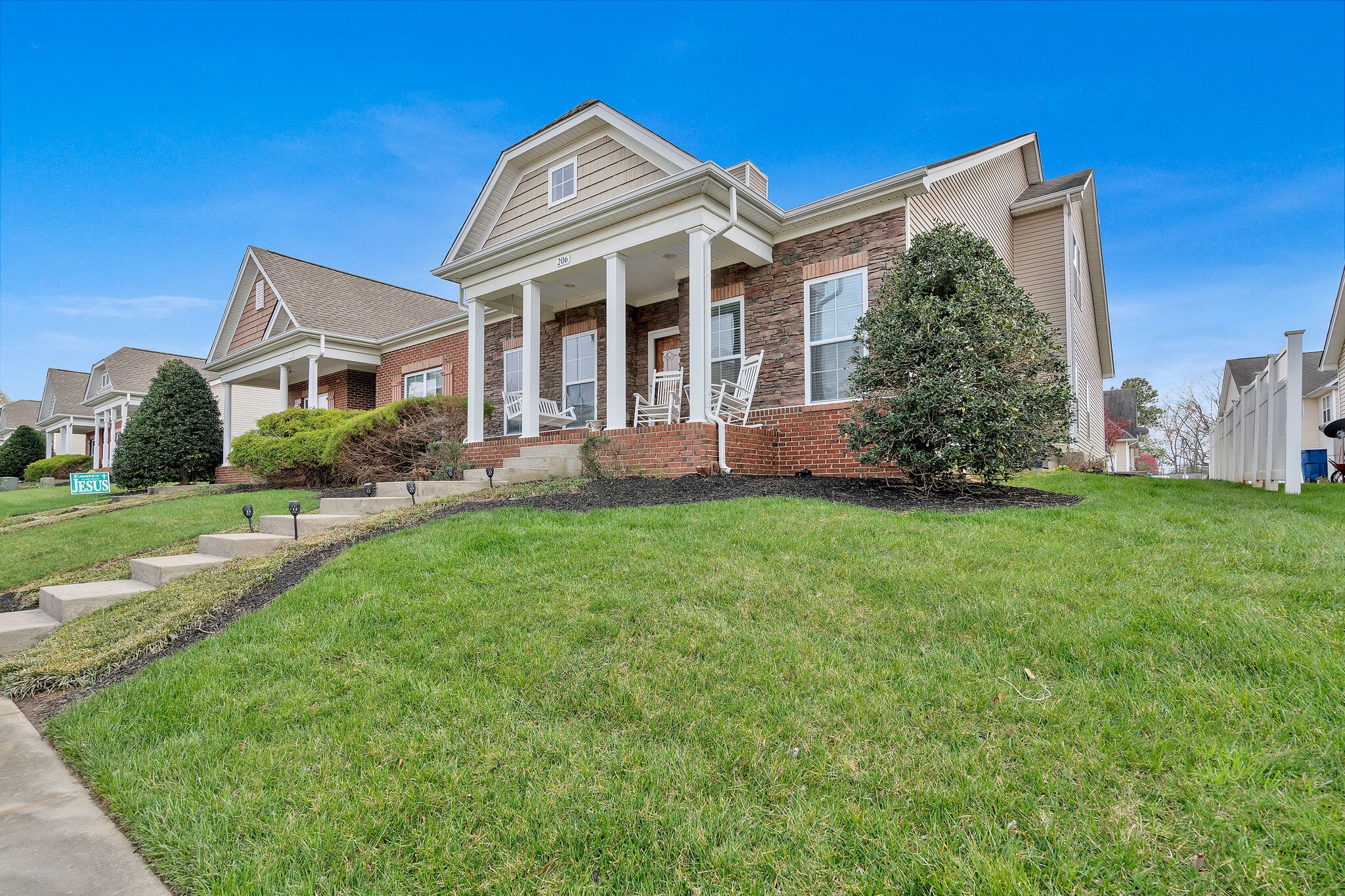 206 Turnberry Cir