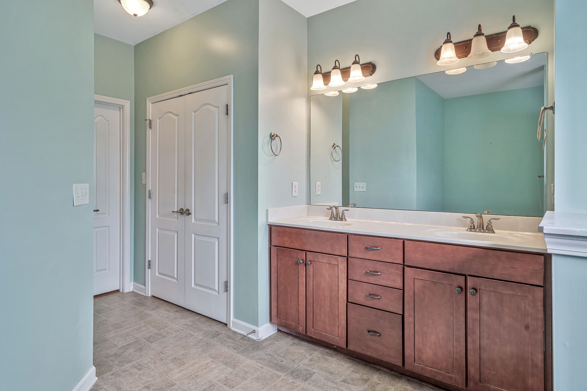 206 Turnberry Cir