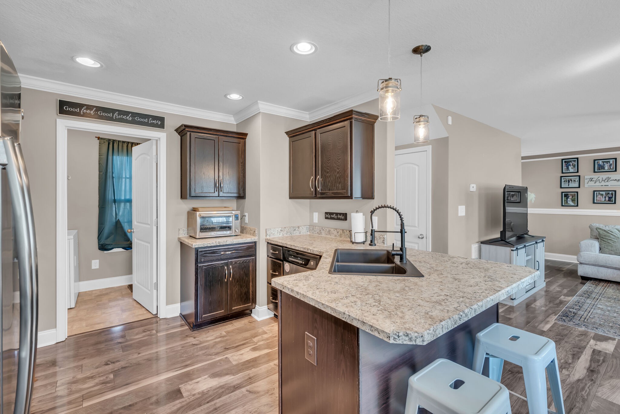 490 Medallion Cir