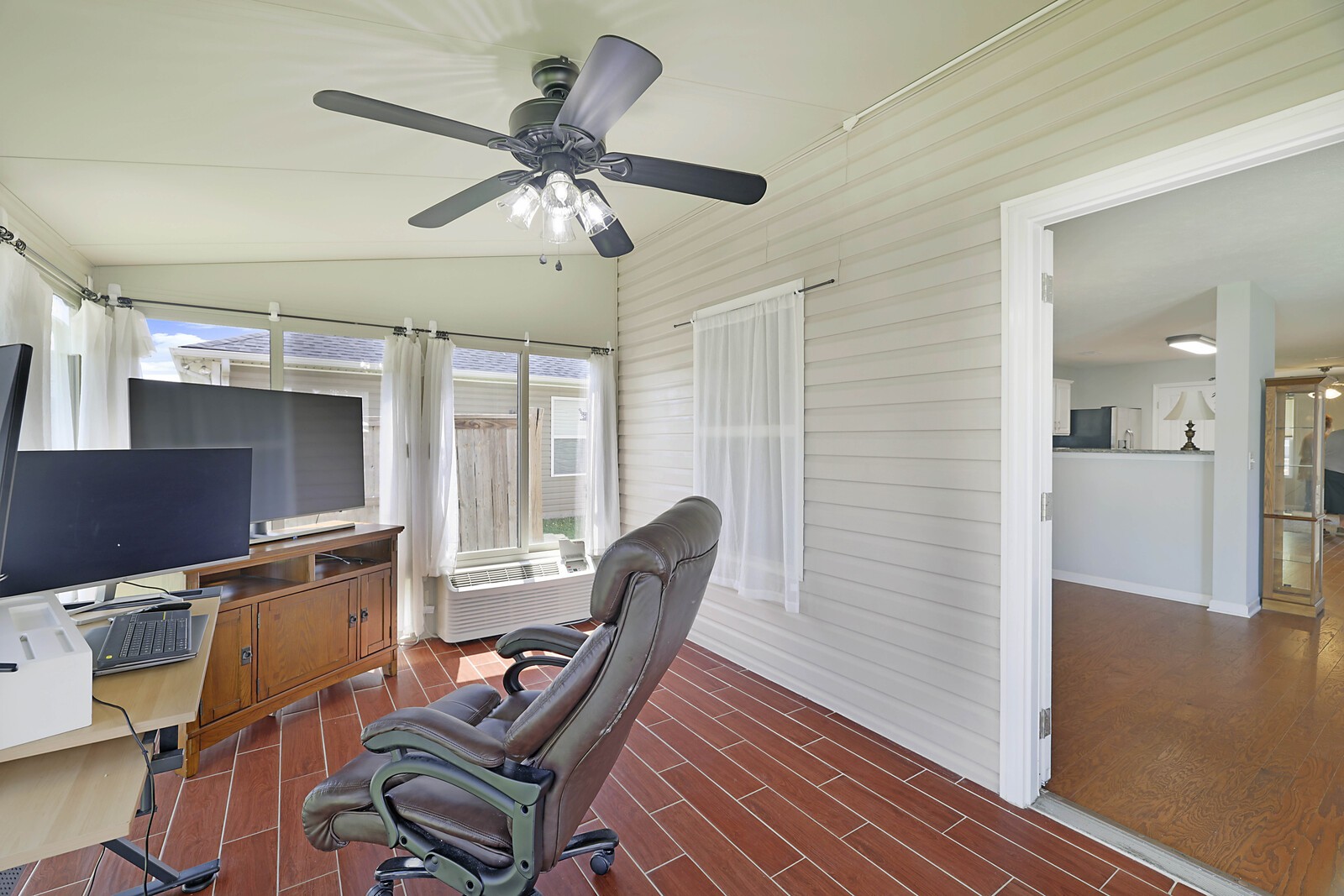 818 Creek Oak Dr