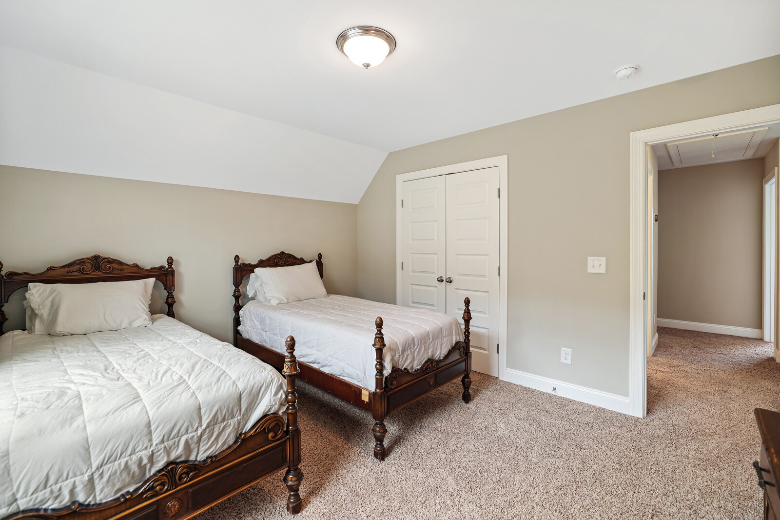 57 Hillside Cove Dr
