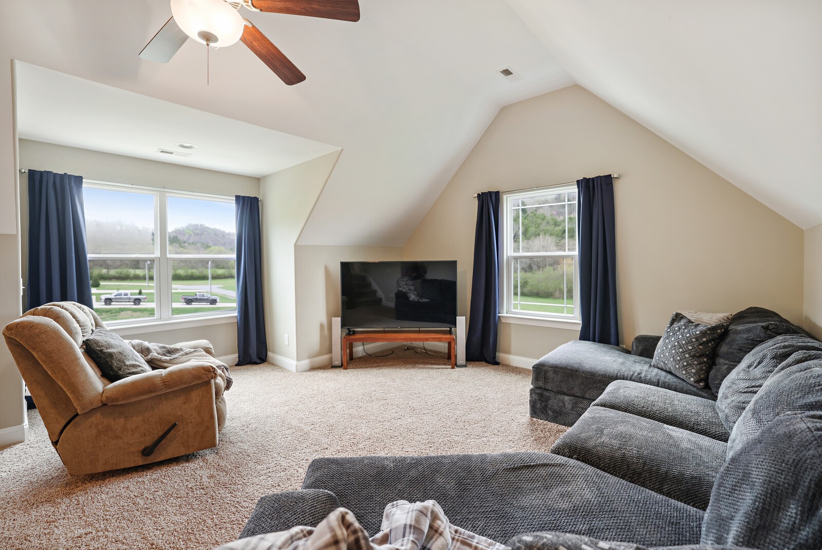 57 Hillside Cove Dr