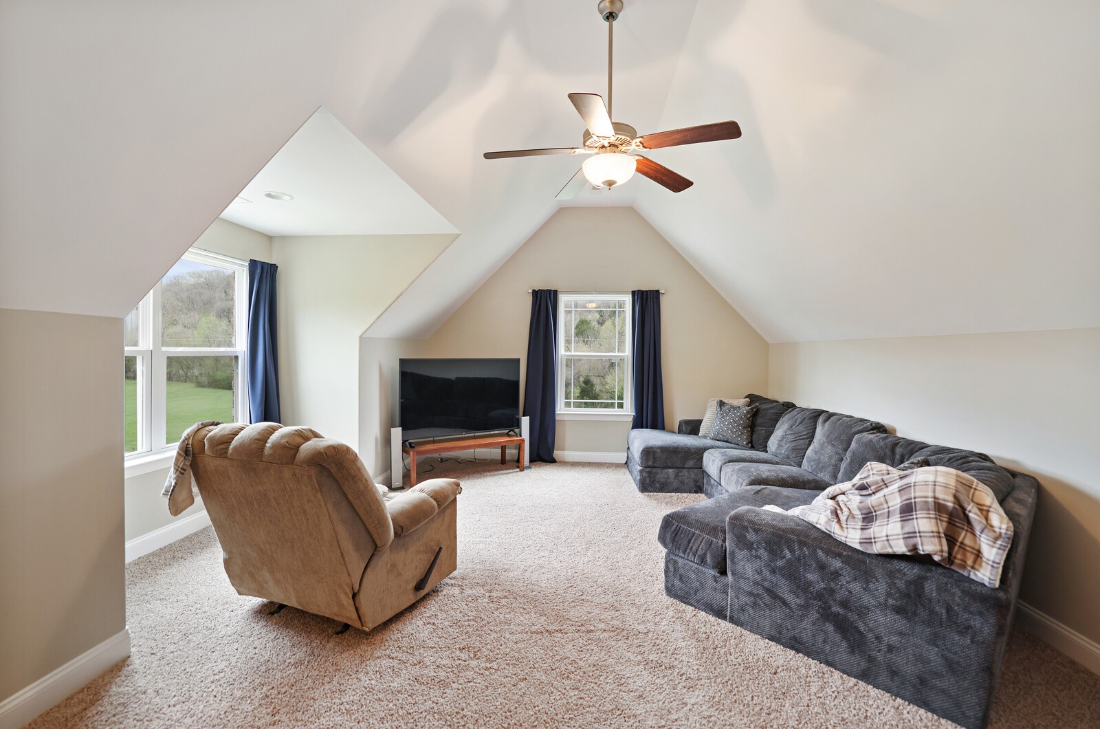 57 Hillside Cove Dr