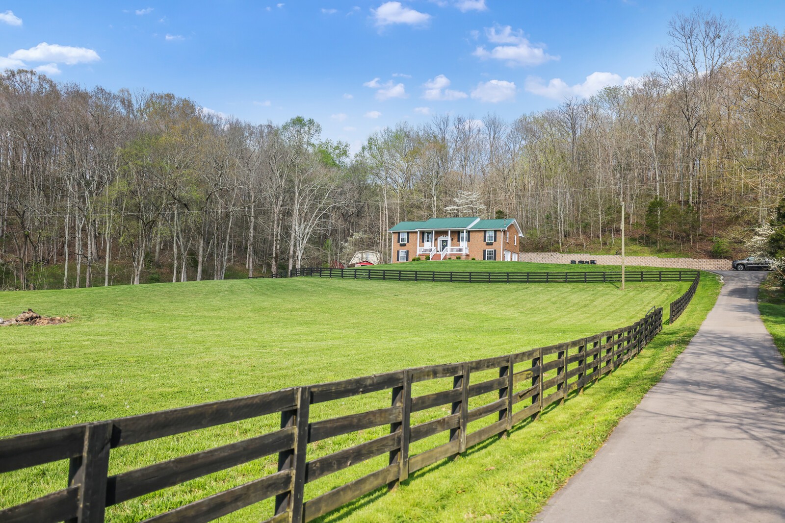3876 Robinson Rd