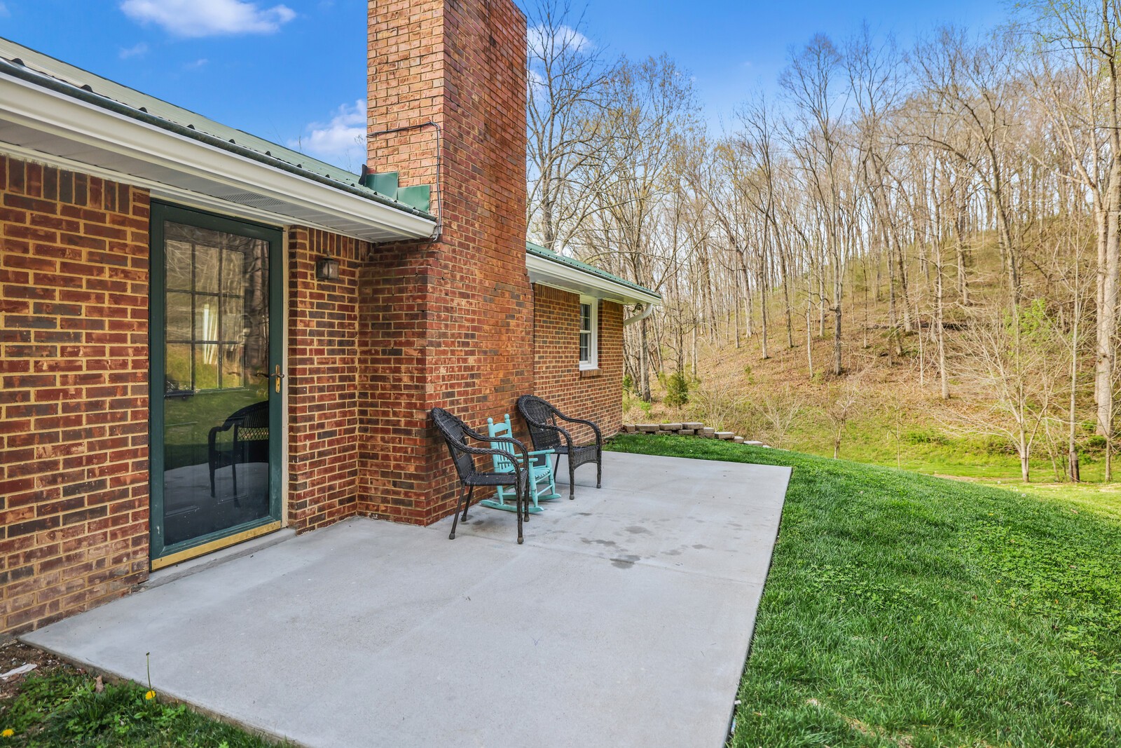 3876 Robinson Rd