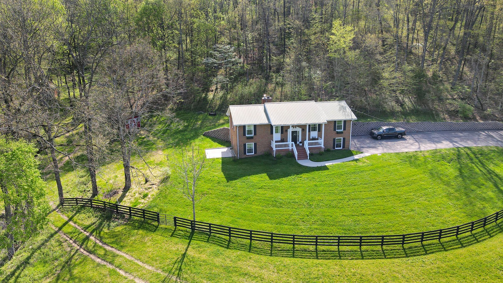 3876 Robinson Rd