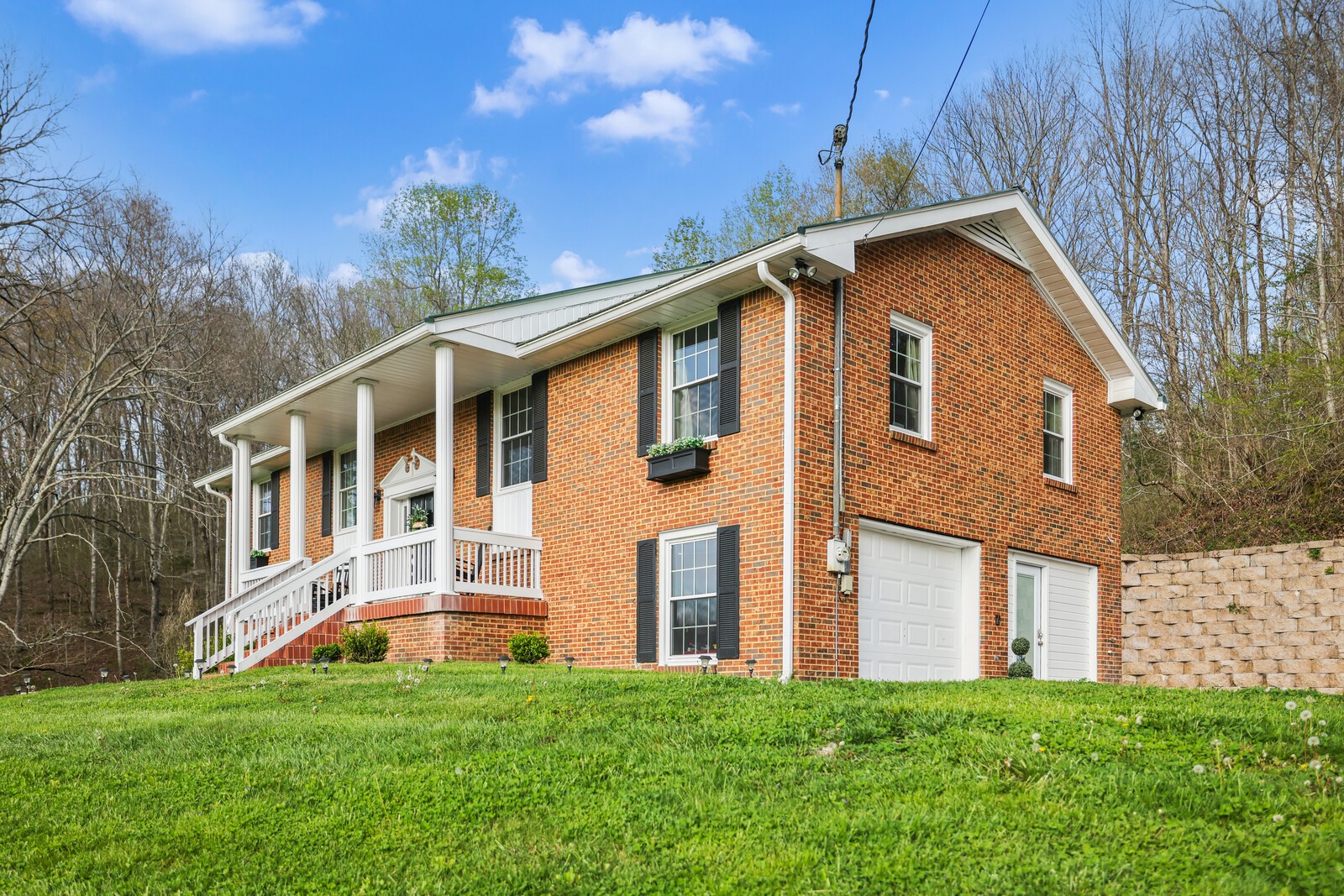 3876 Robinson Rd