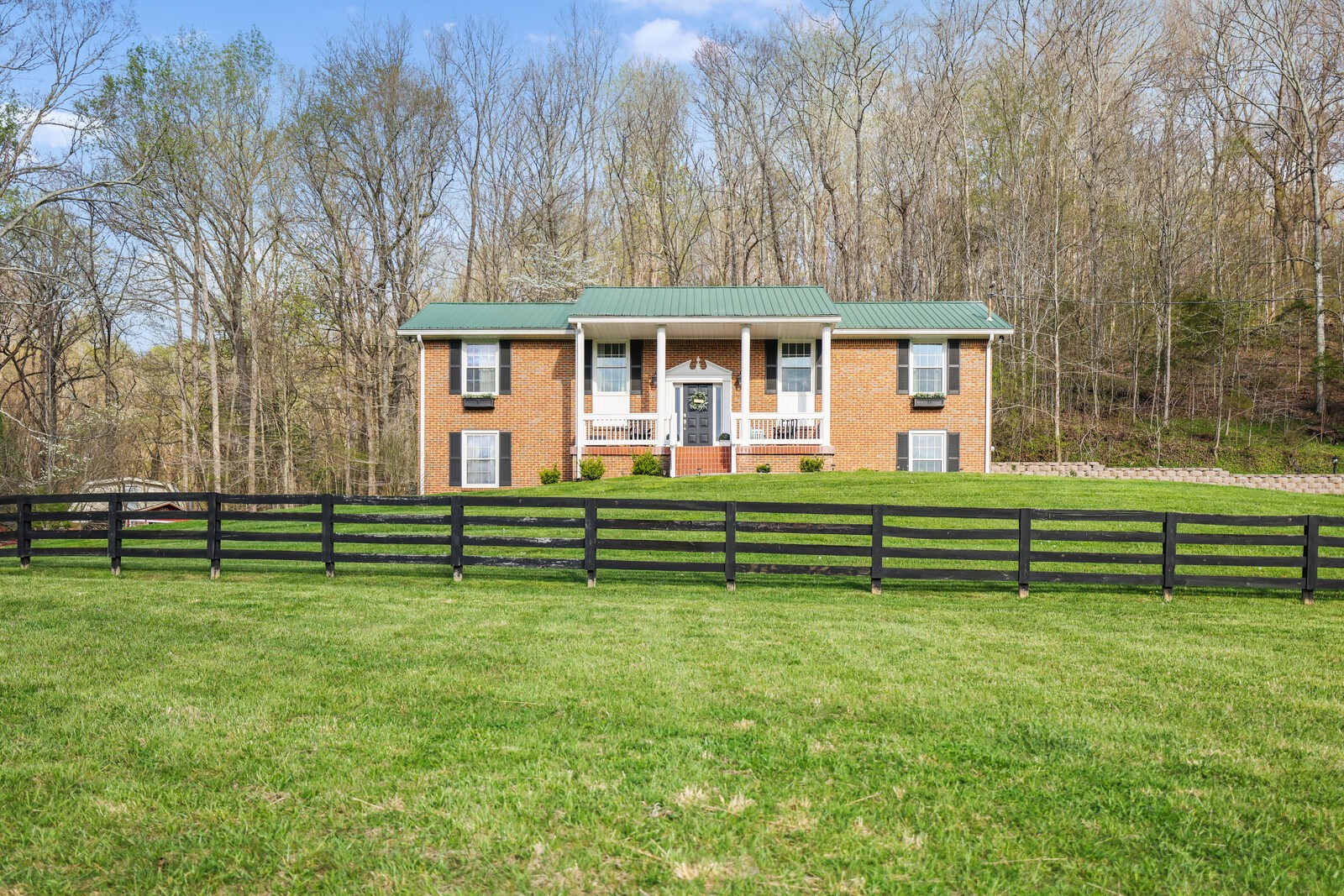 3876 Robinson Rd