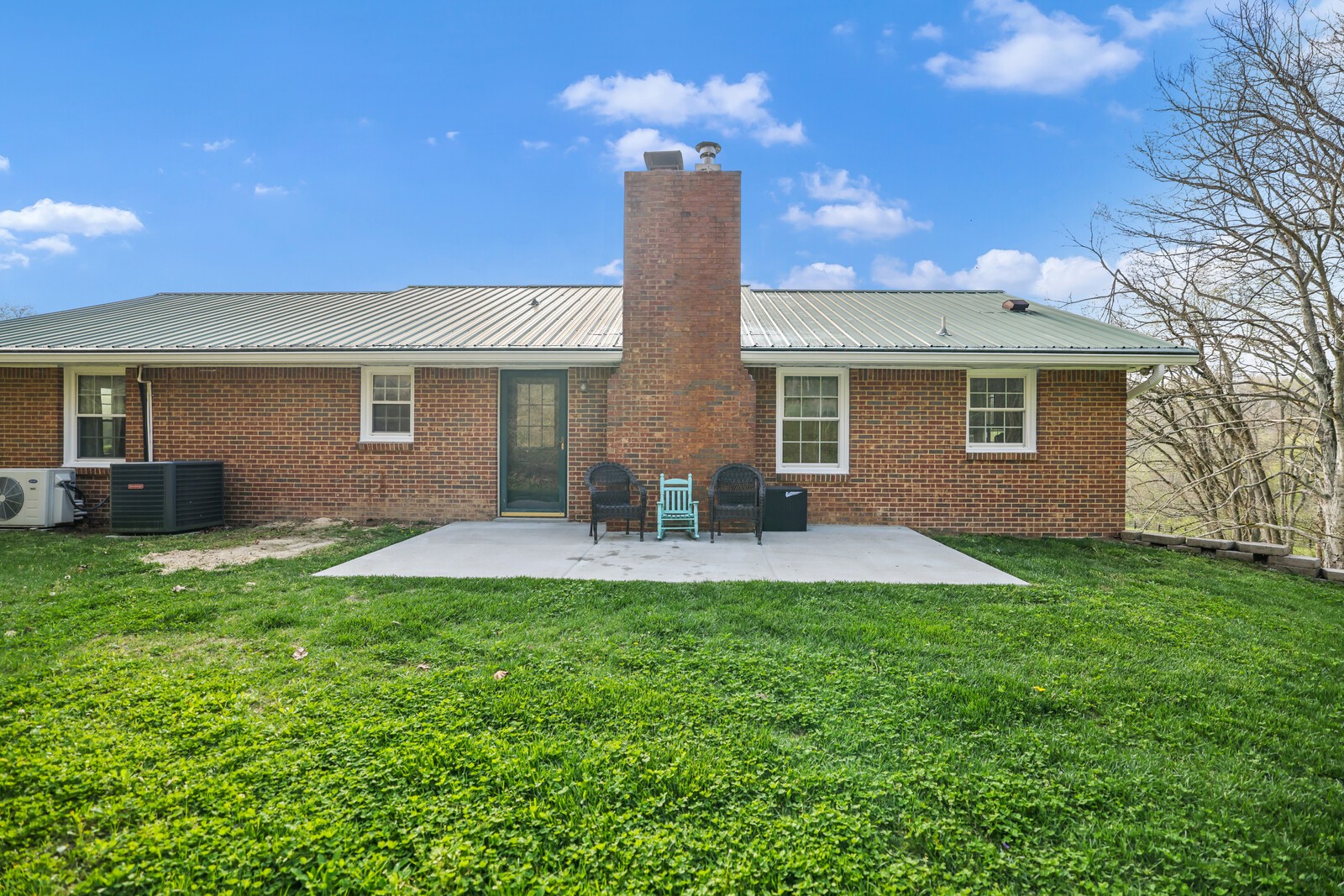 3876 Robinson Rd