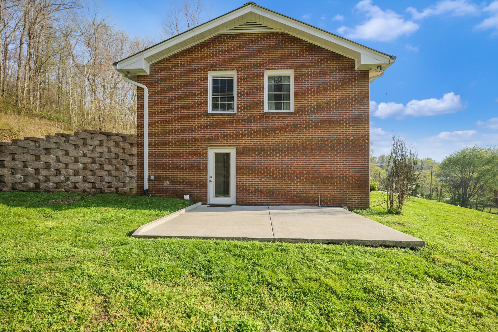 3876 Robinson Rd