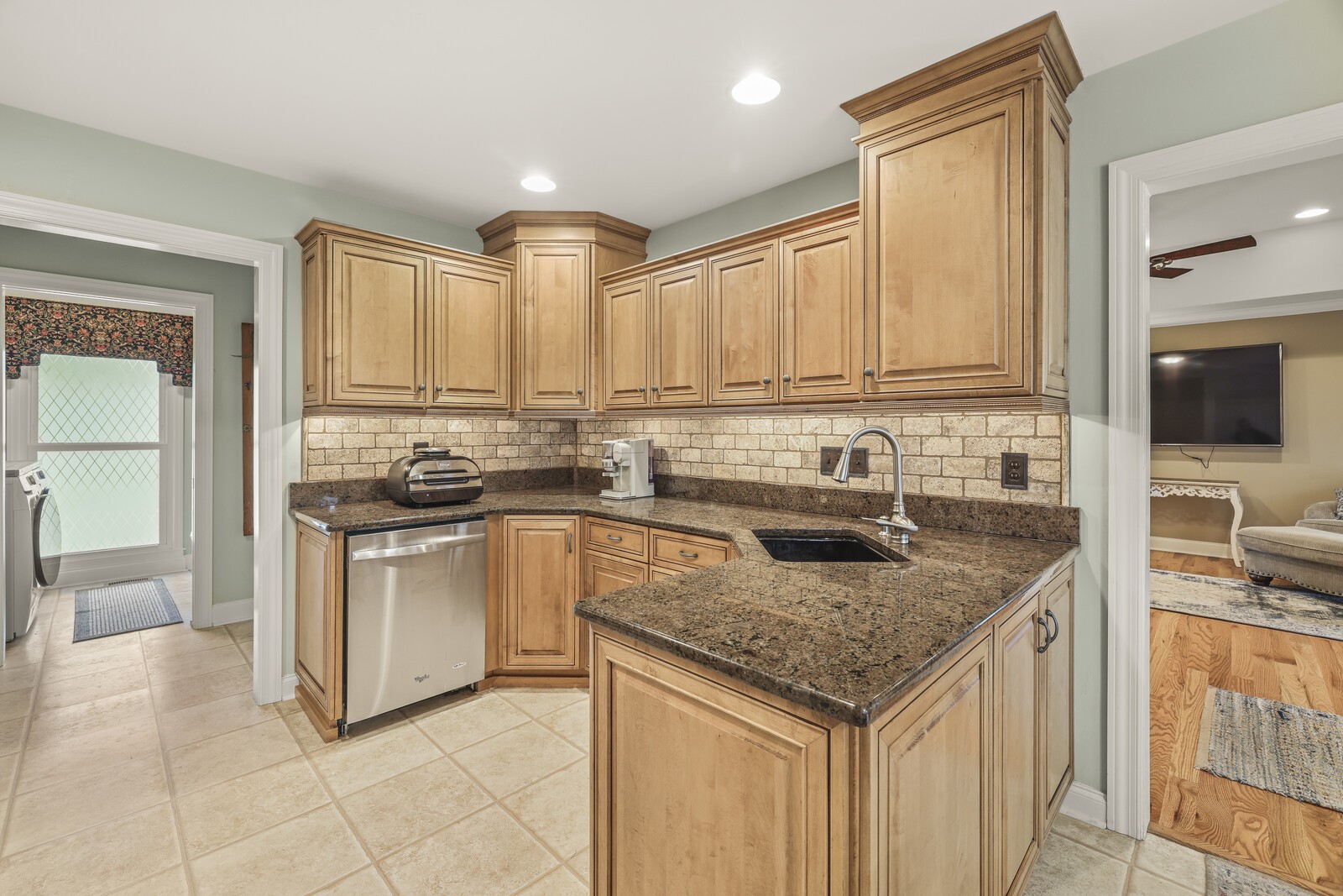 602 Majesty Dr