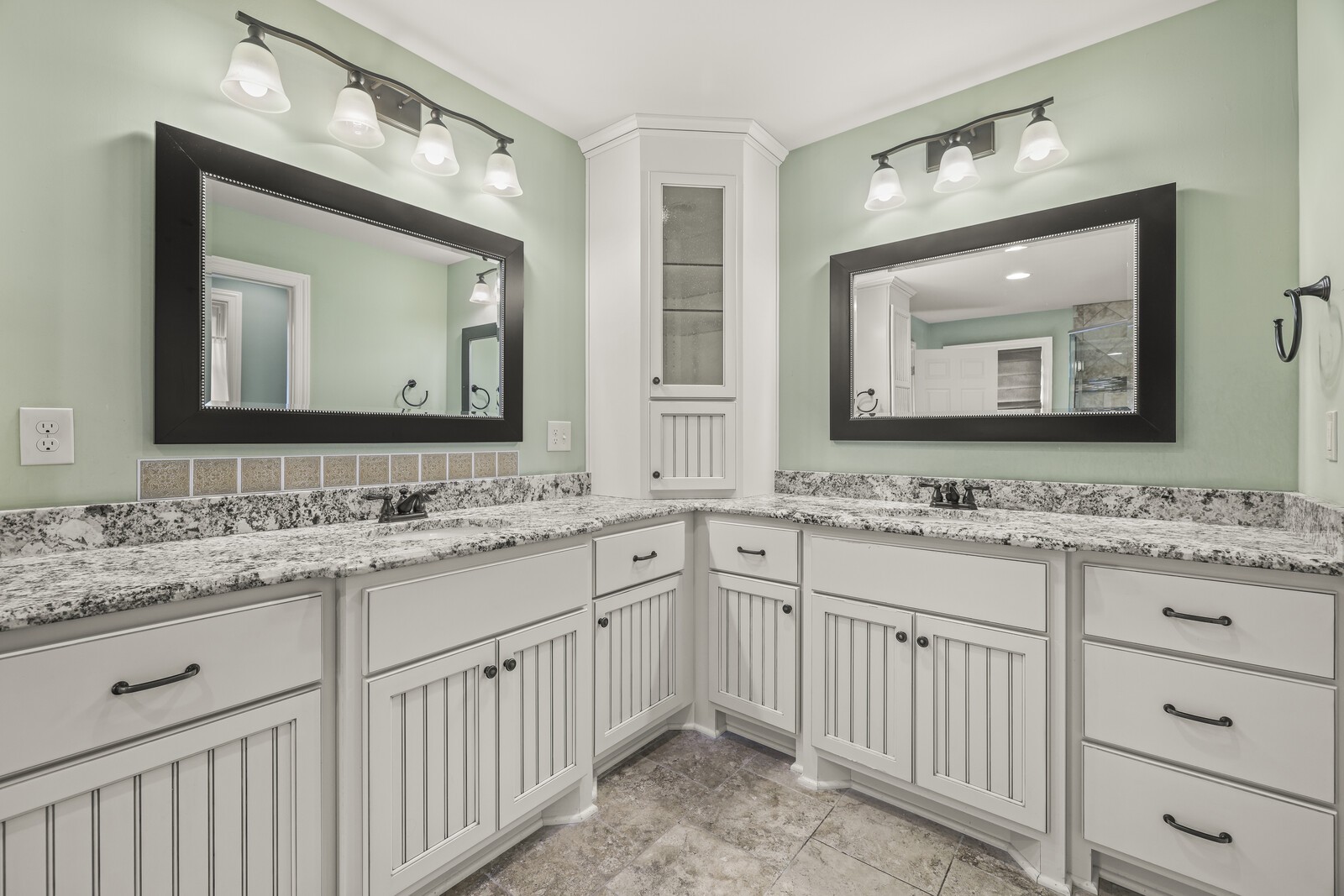 602 Majesty Dr