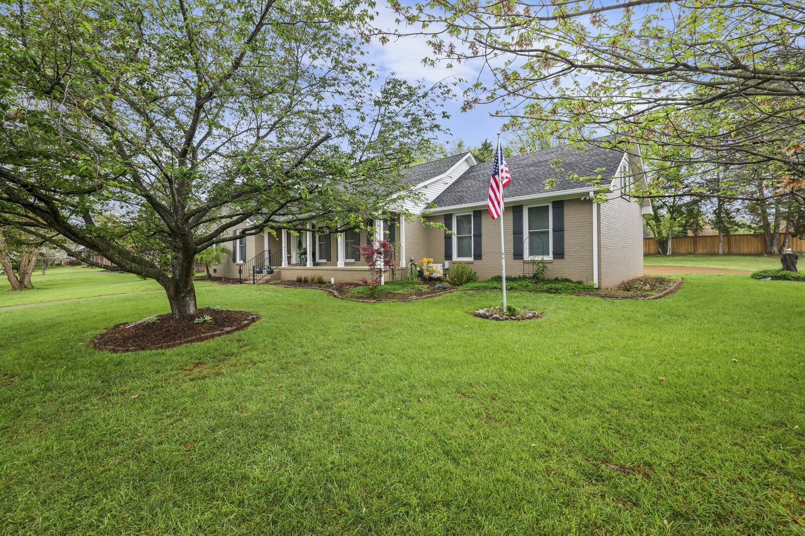 602 Majesty Dr