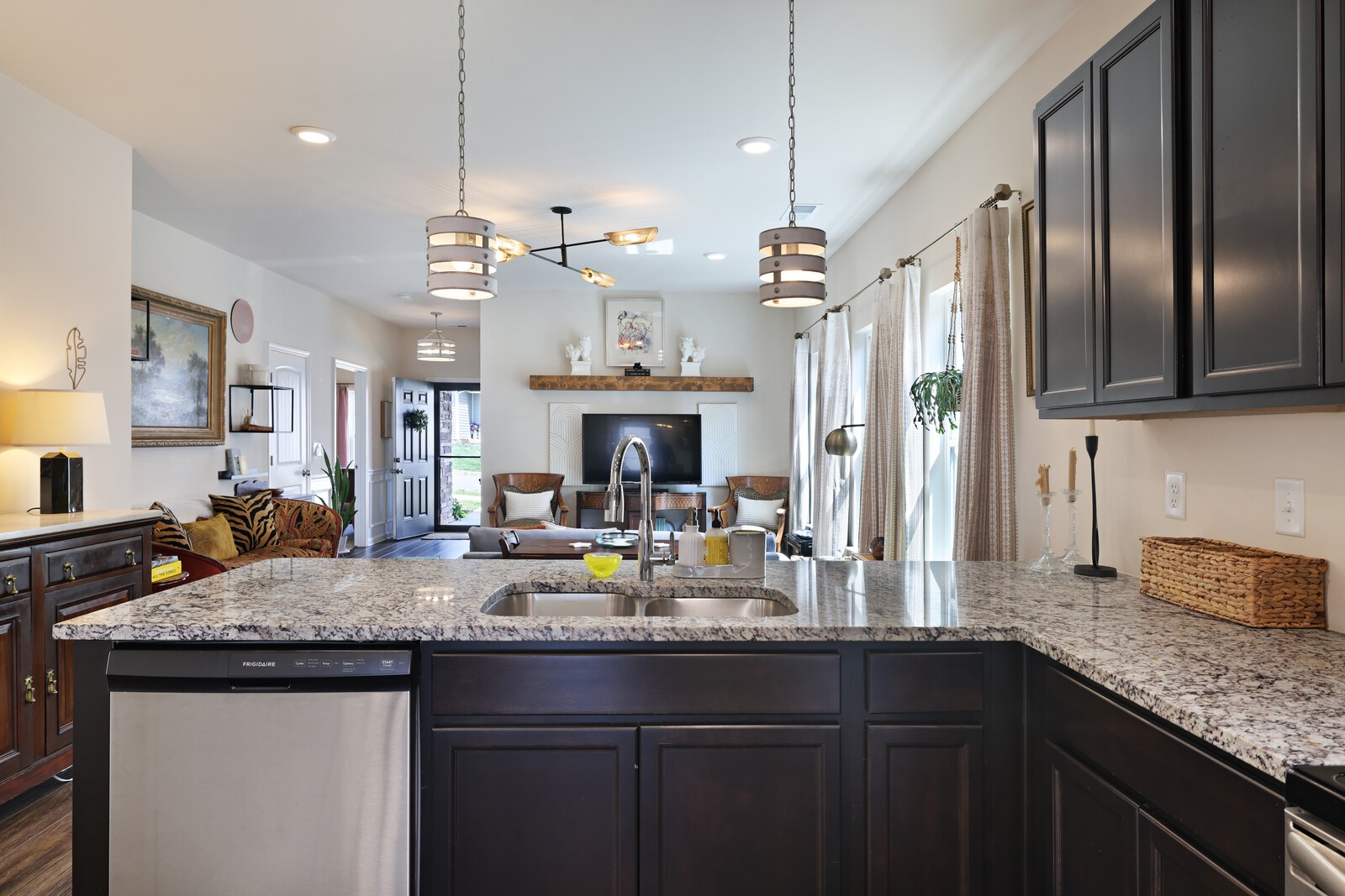2221 Silverton Dr