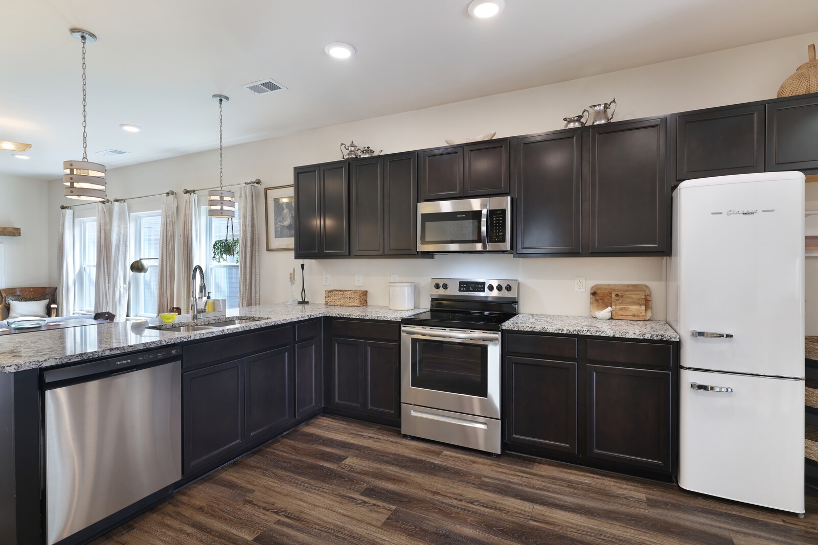 2221 Silverton Dr