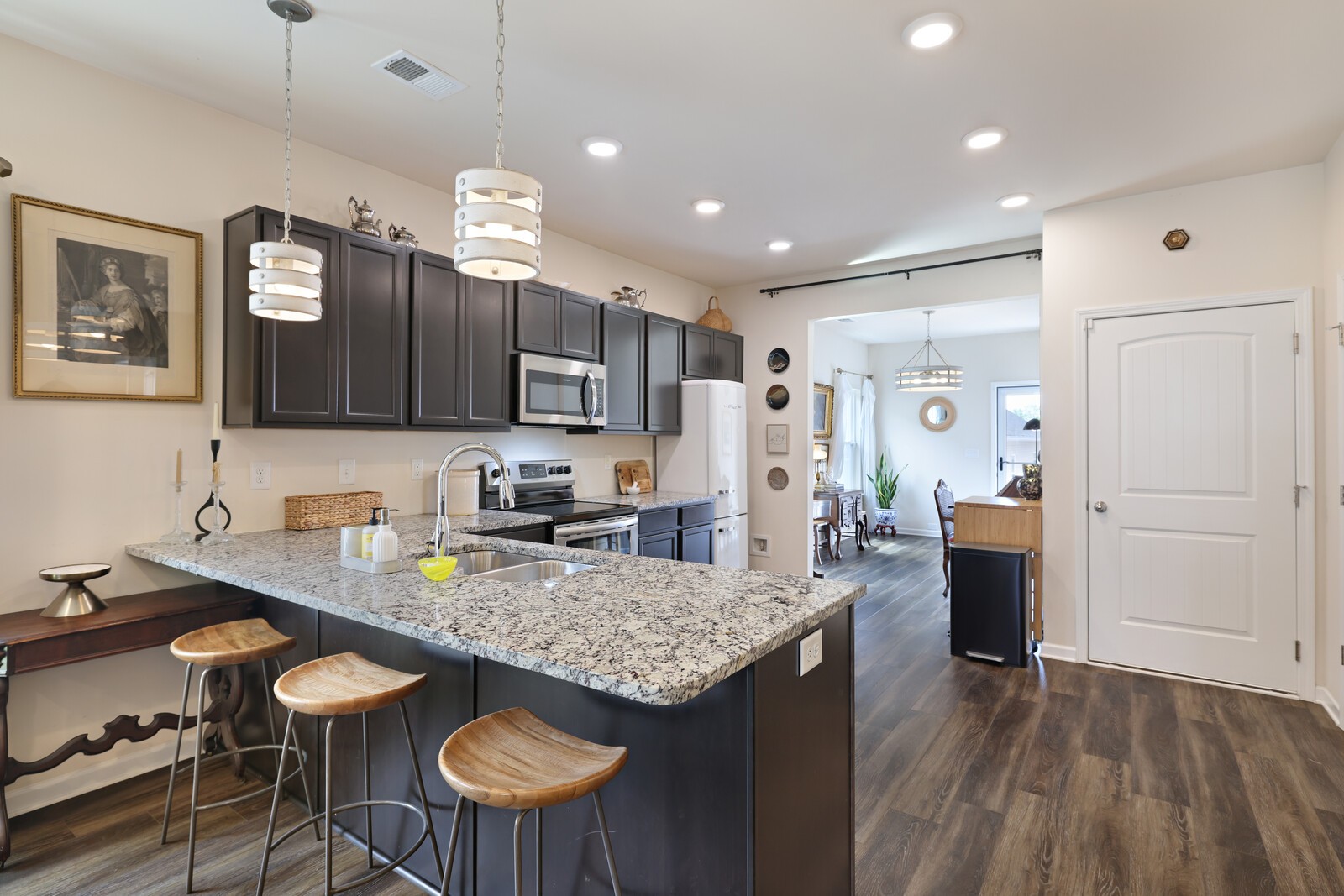 2221 Silverton Dr