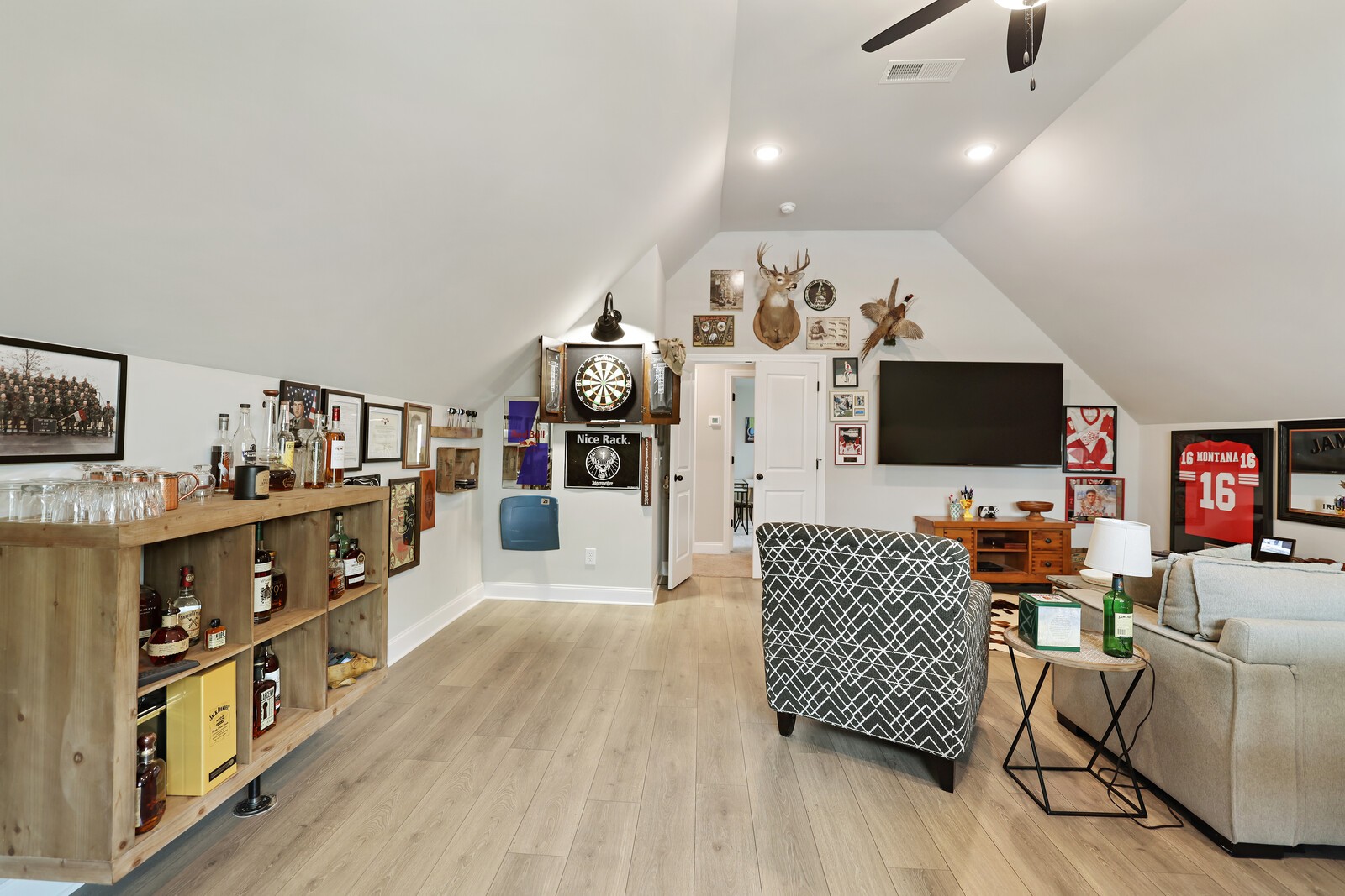 1103 Vicar Ln