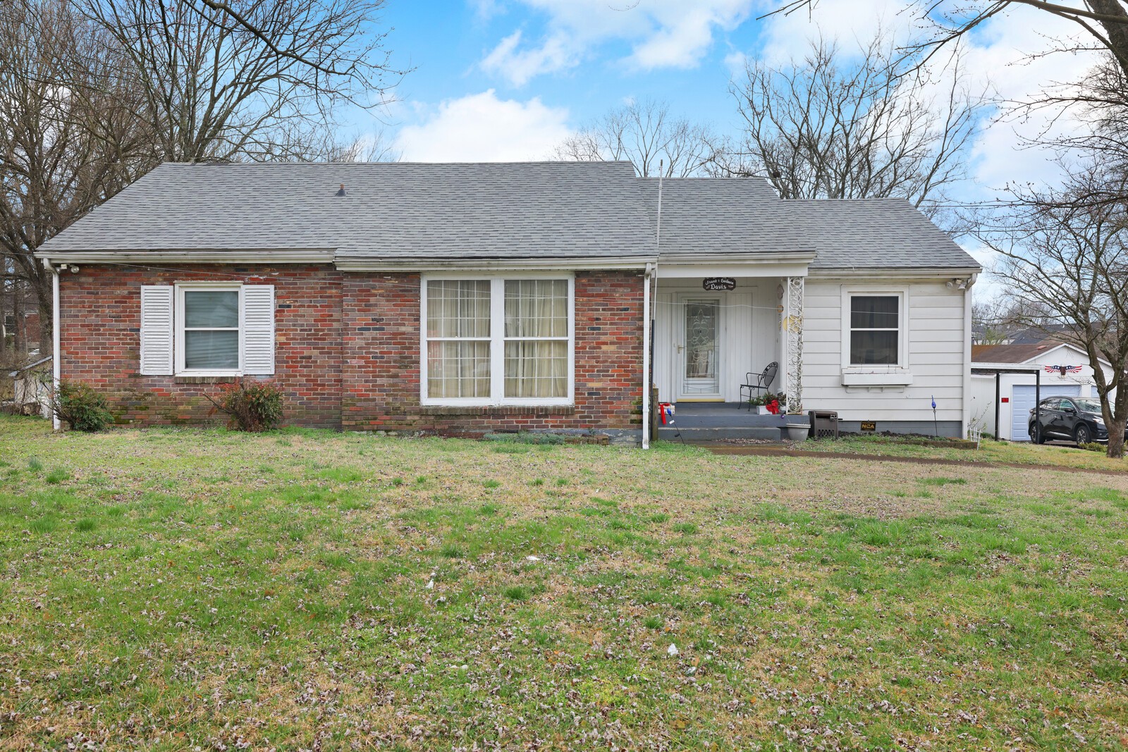 1028 Dozier Pl