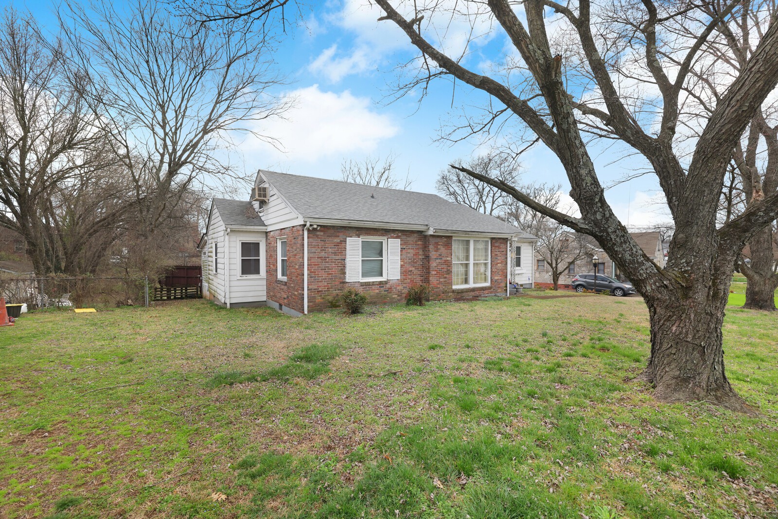 1028 Dozier Pl
