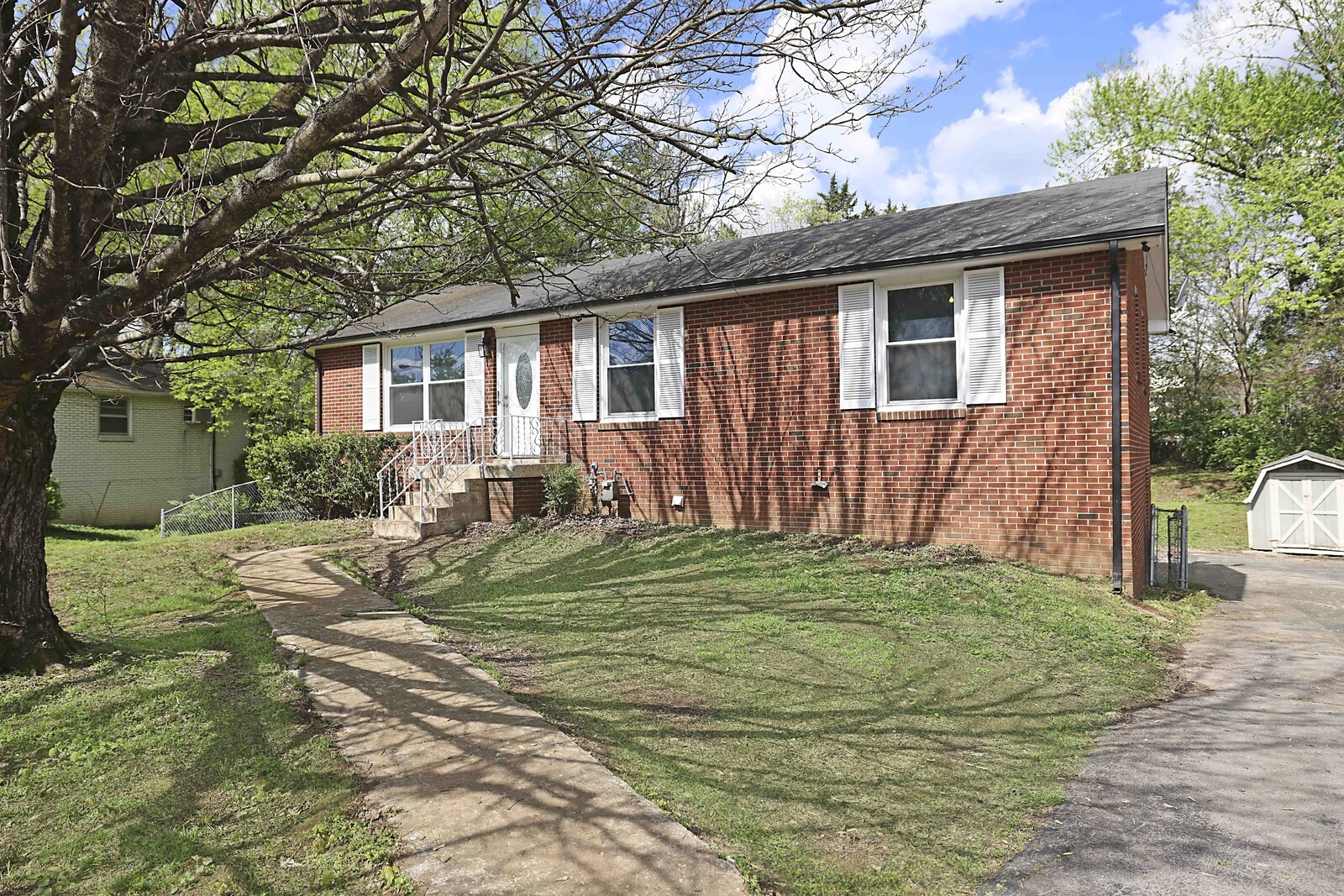 8237 Luree Ln