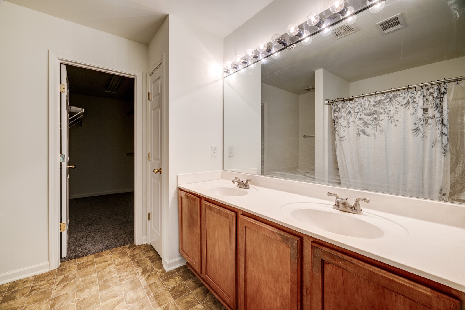2224 Monthemer Cv