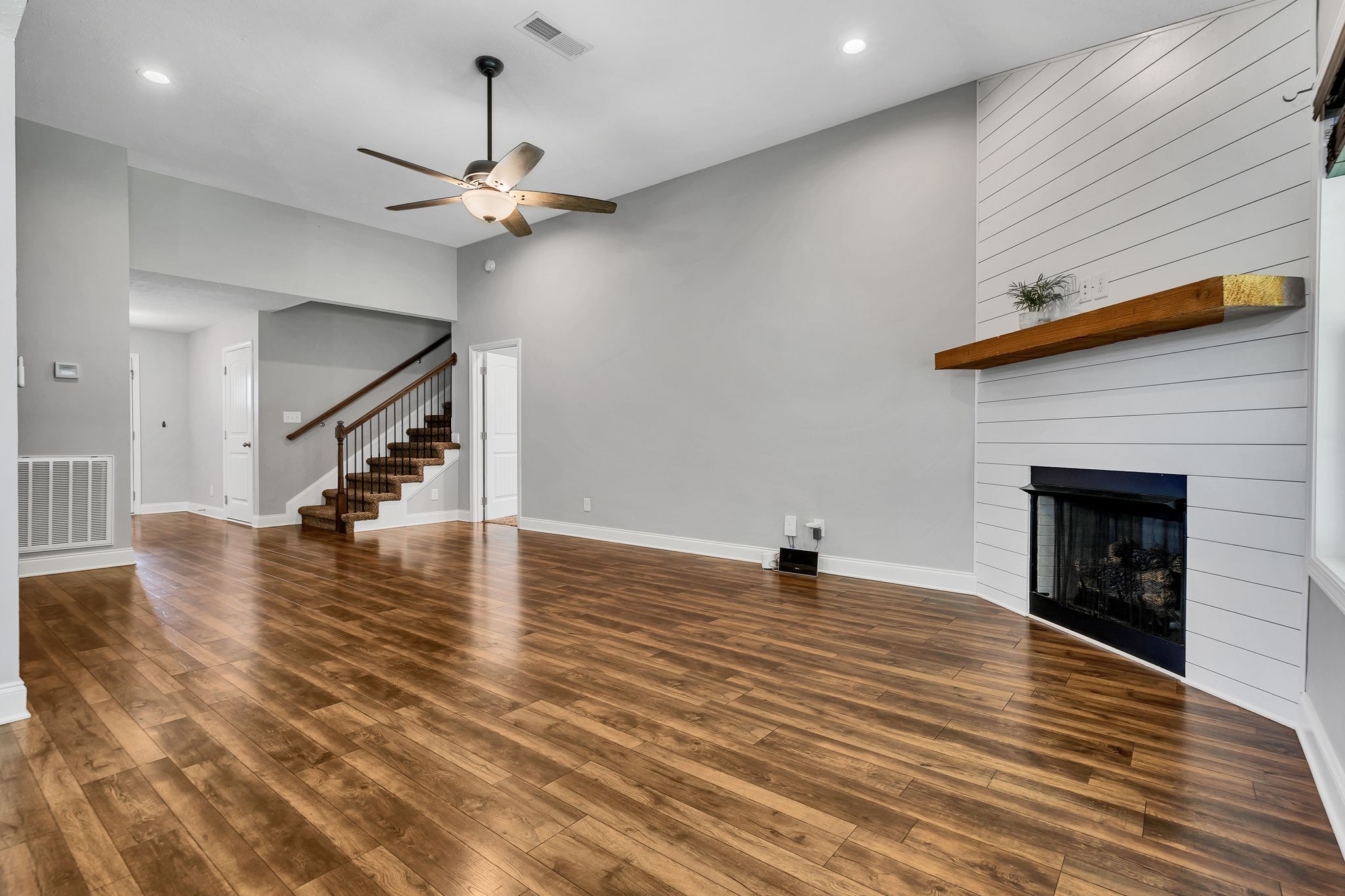 1393 Abby Lou Dr