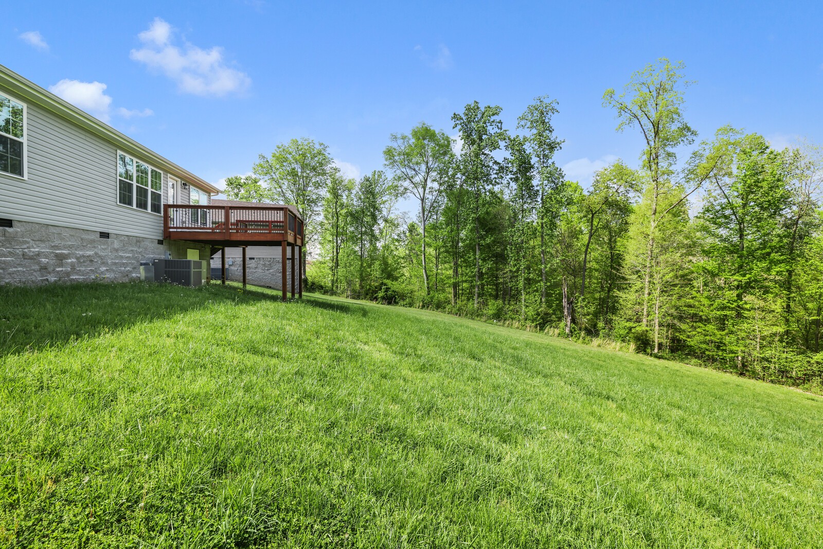 1827 Camelot Dr
