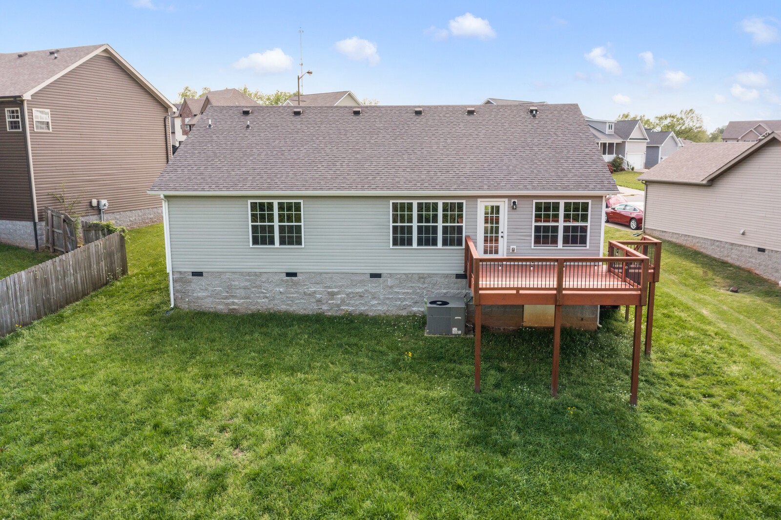 1827 Camelot Dr