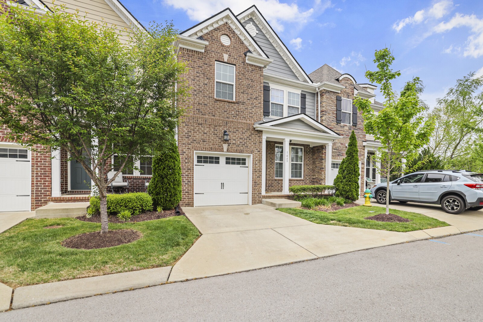 1049 Livingstone Ln