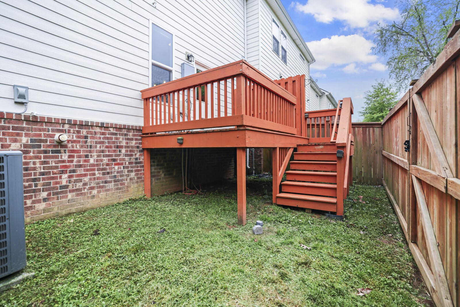1049 Livingstone Ln