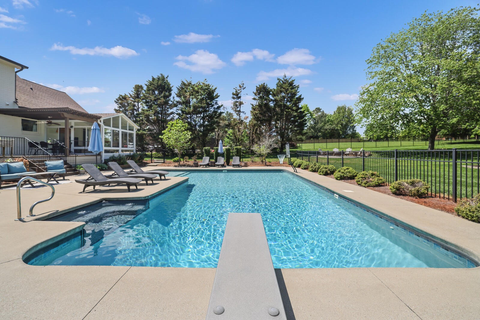 1043 Stirlingshire Dr
