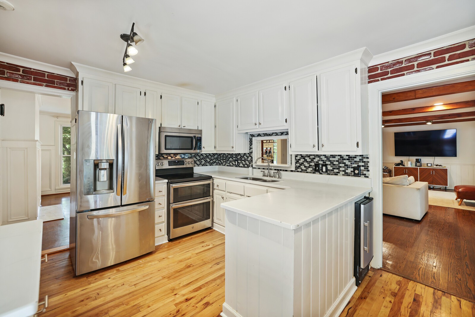 807 Redwood Dr