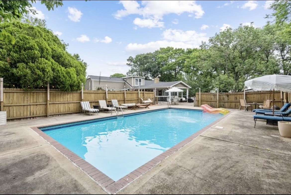 807 Redwood Dr