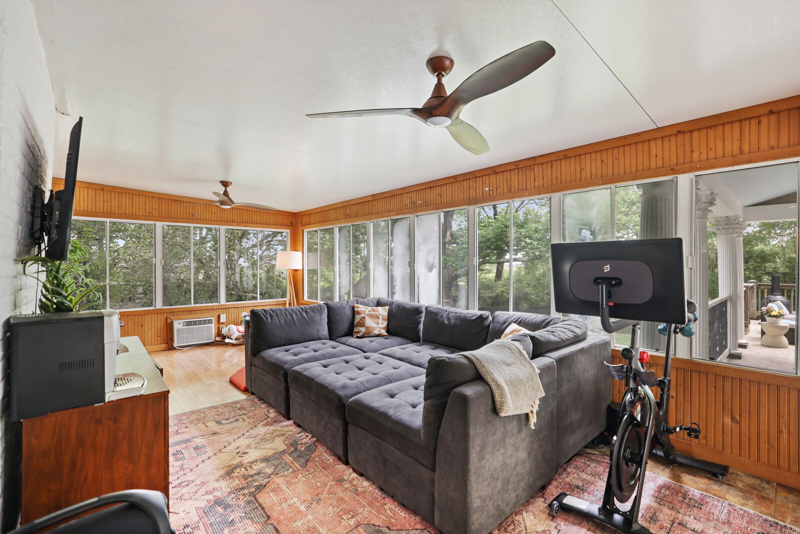 807 Redwood Dr