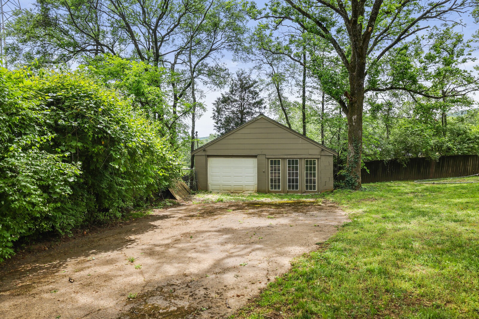 807 Redwood Dr