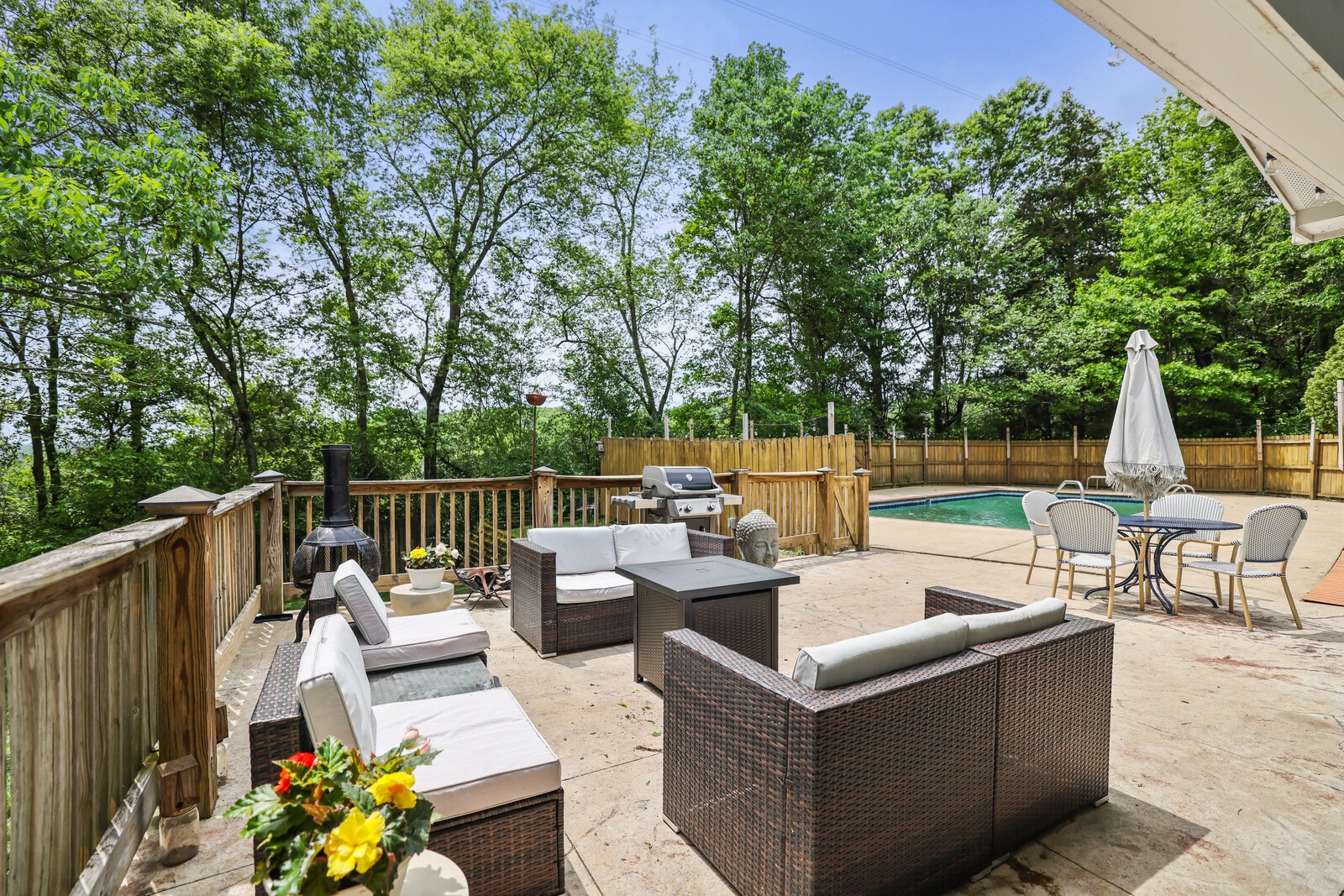 807 Redwood Dr