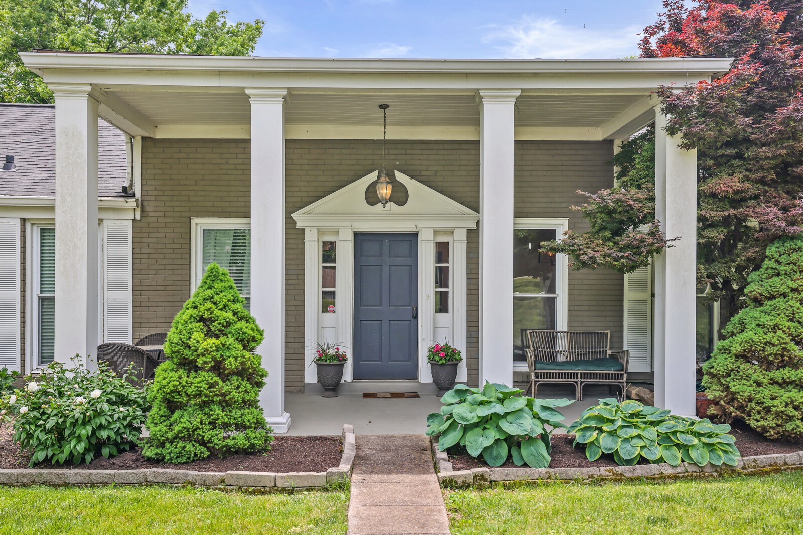 807 Redwood Dr