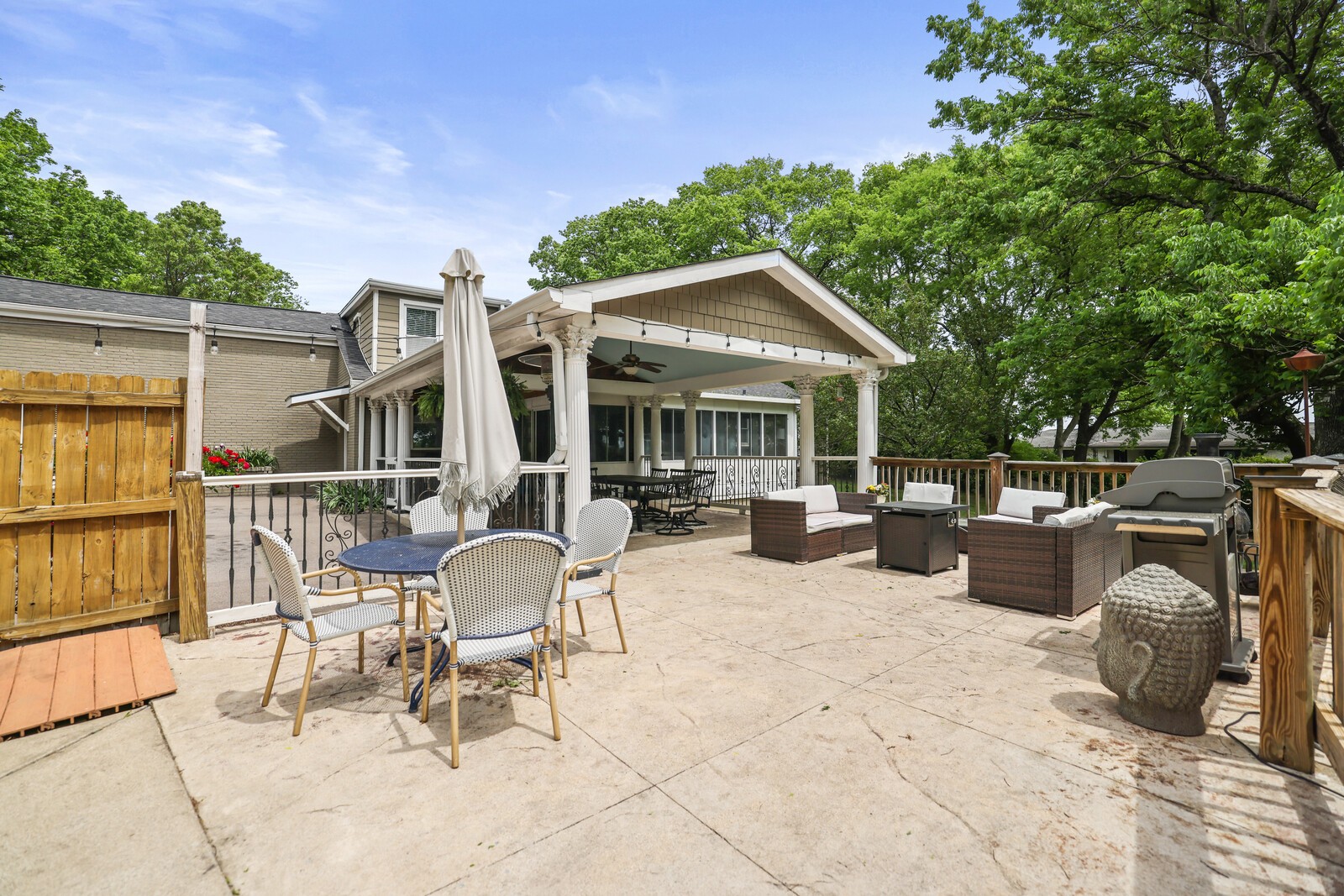 807 Redwood Dr