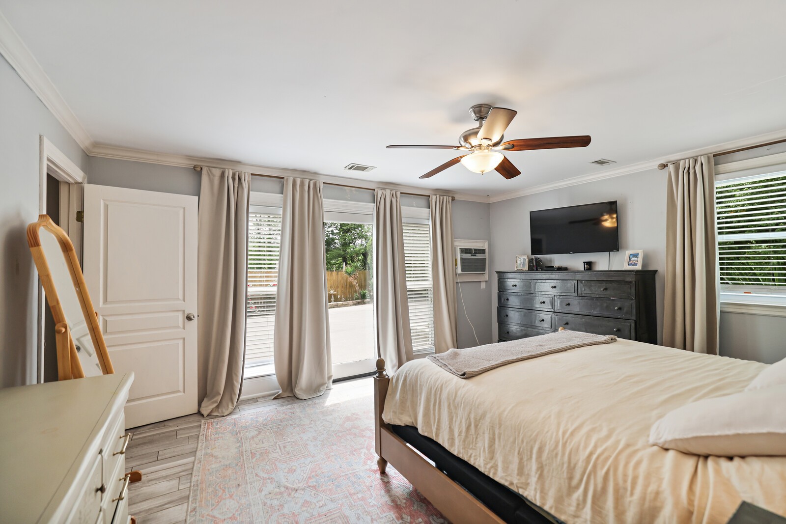 807 Redwood Dr