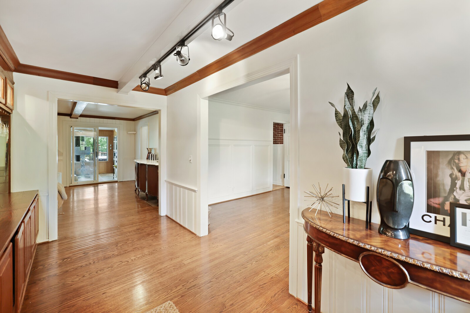 807 Redwood Dr
