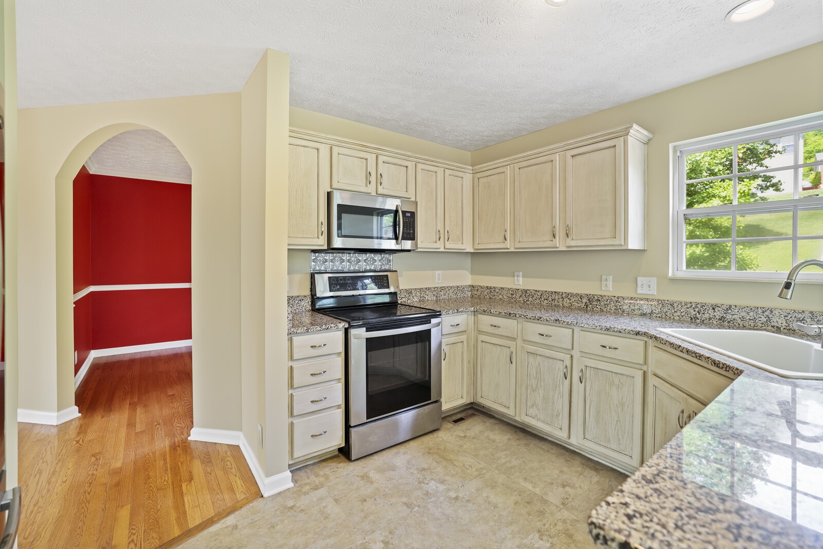128 Rose Garden Ln