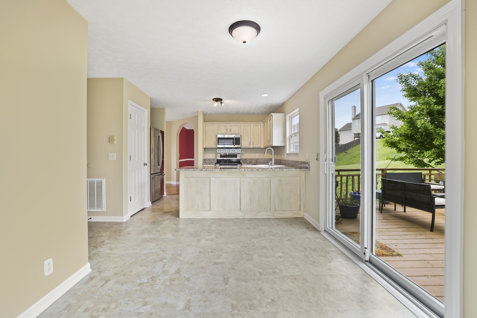 128 Rose Garden Ln