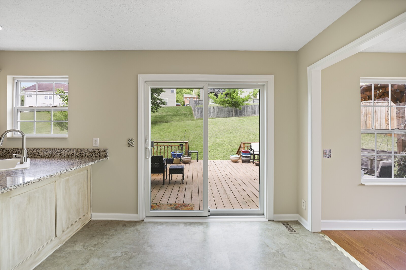 128 Rose Garden Ln