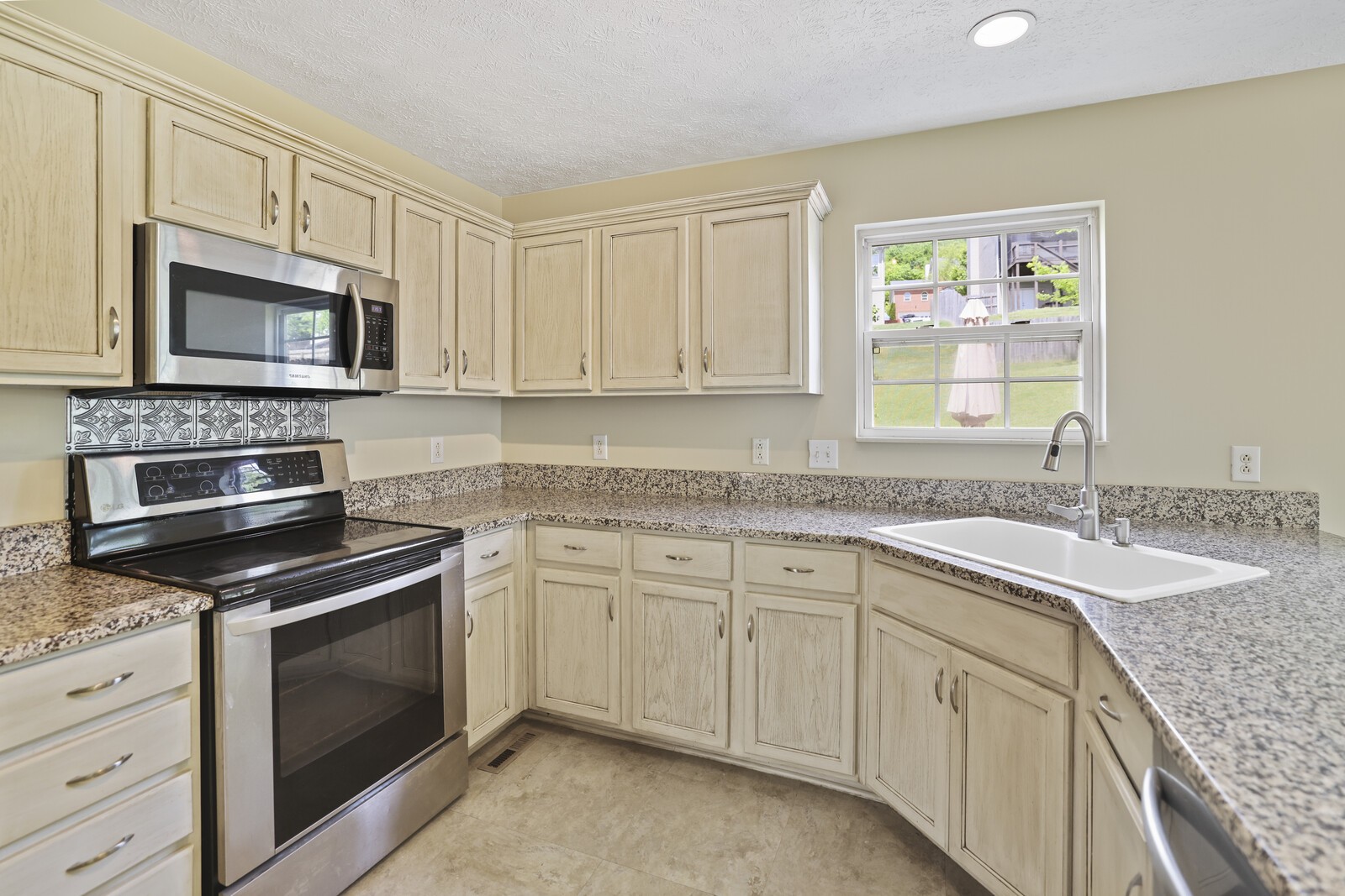 128 Rose Garden Ln